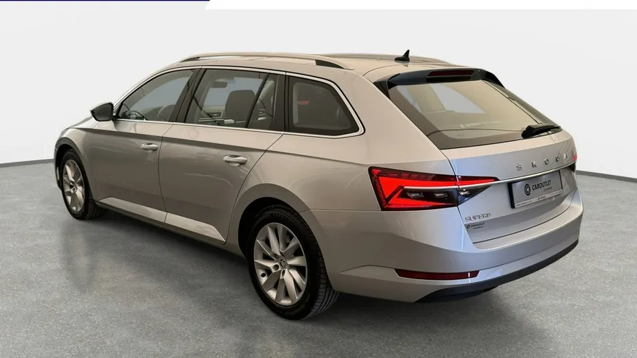 SKODA Superb -