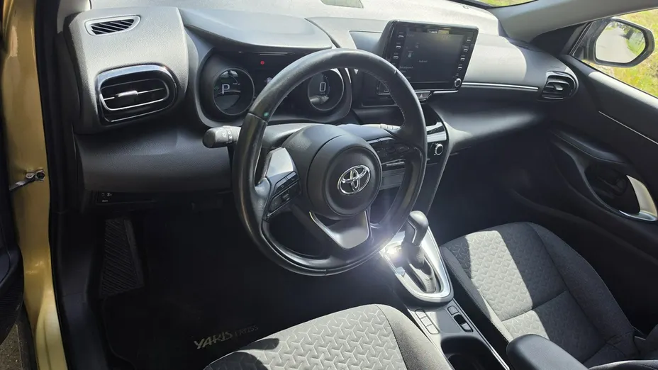 TOYOTA Yaris Cross -