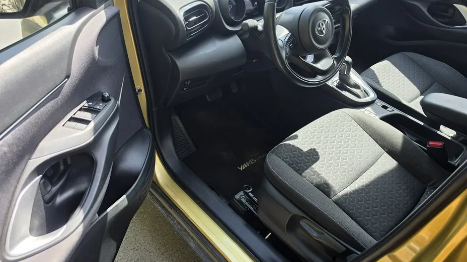 TOYOTA Yaris Cross -