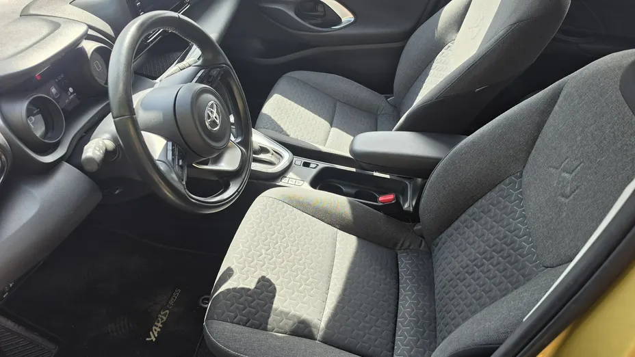 TOYOTA Yaris Cross -