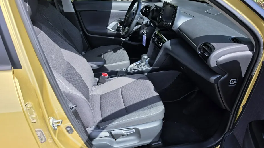 TOYOTA Yaris Cross -