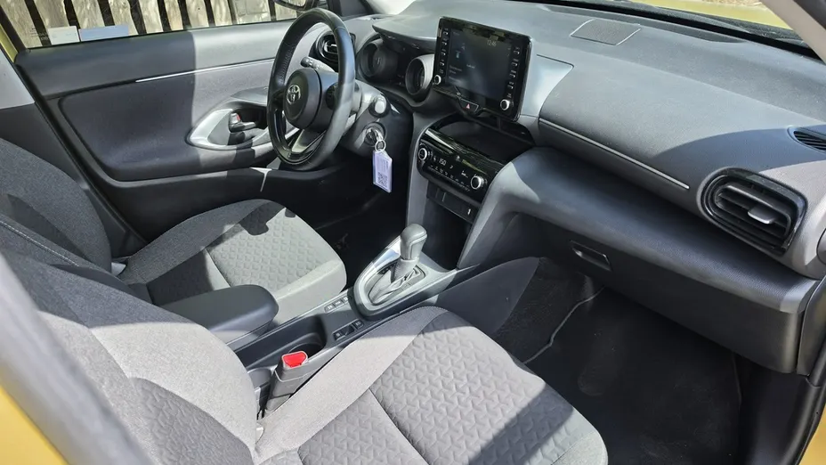 TOYOTA Yaris Cross -