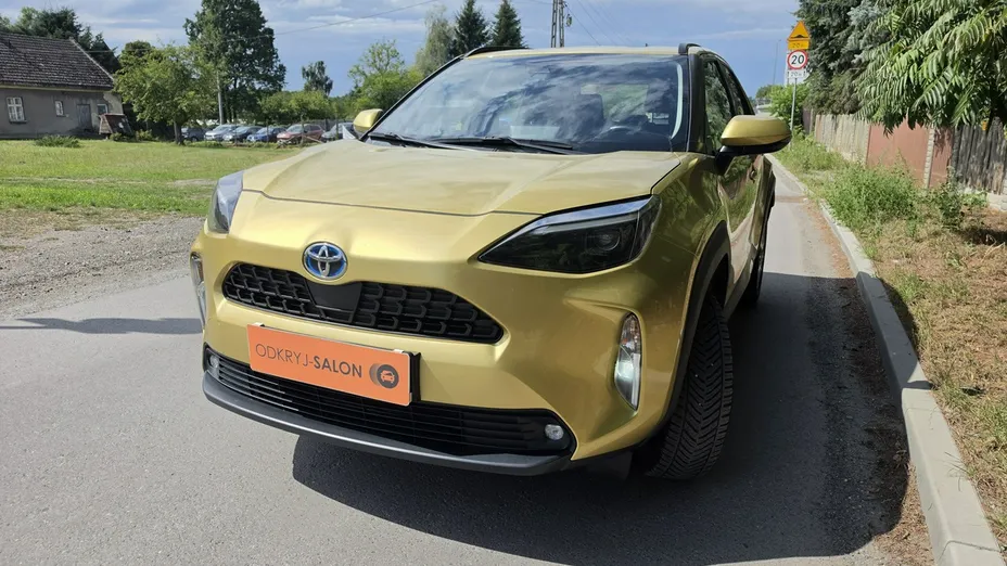 TOYOTA Yaris Cross -