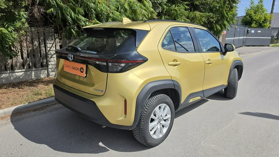 TOYOTA Yaris Cross -