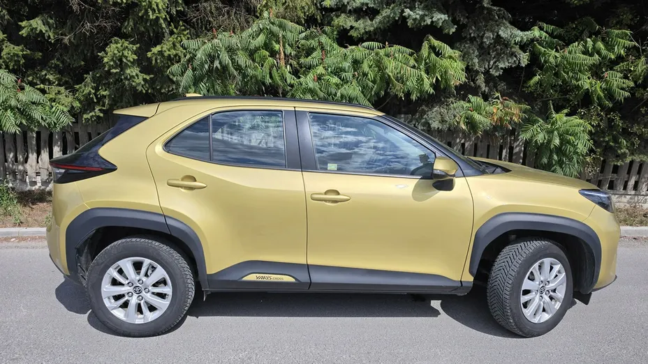 TOYOTA Yaris Cross -