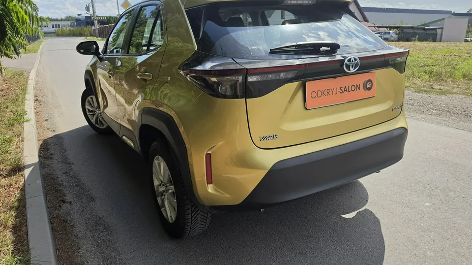 TOYOTA Yaris Cross -