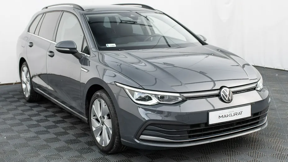 VOLKSWAGEN Golf -