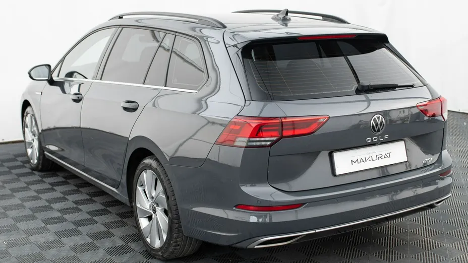 VOLKSWAGEN Golf -
