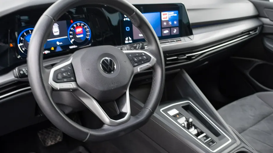 VOLKSWAGEN Golf -