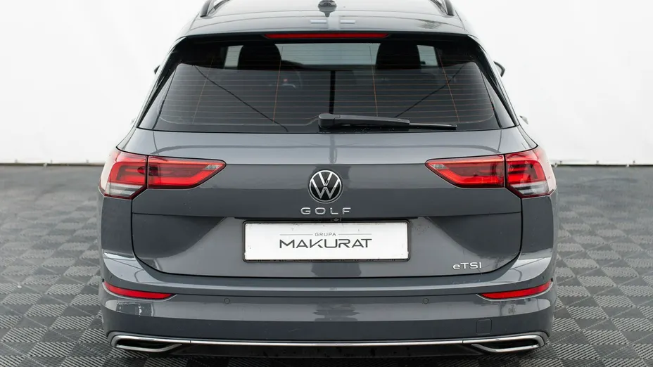 VOLKSWAGEN Golf -