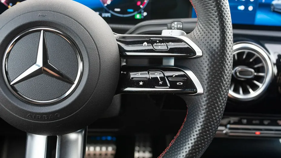 MERCEDES-BENZ CLA -