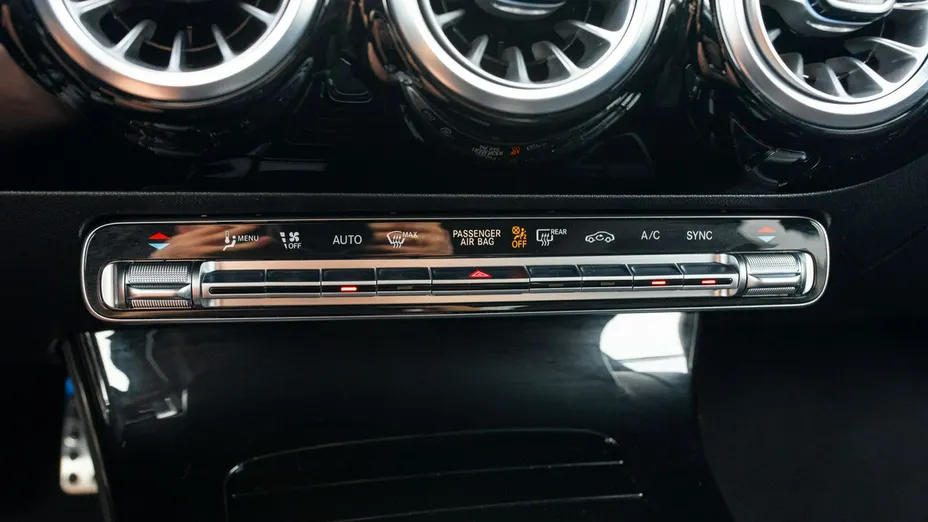 MERCEDES-BENZ CLA -