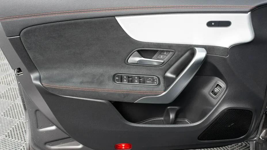 MERCEDES-BENZ CLA -