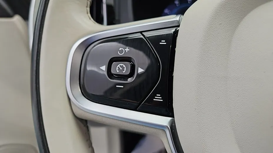VOLVO XC60 -