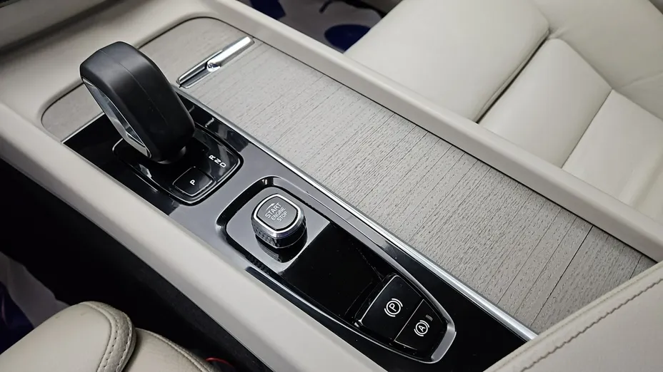 VOLVO XC60 -
