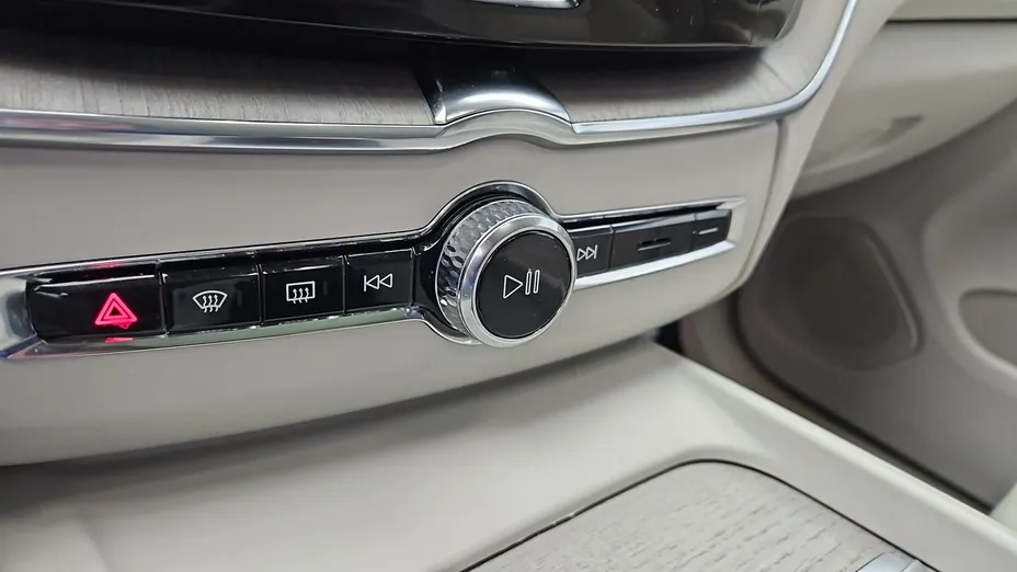 VOLVO XC60 -