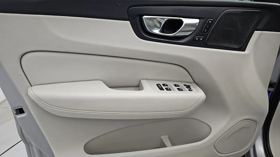 VOLVO XC60 -