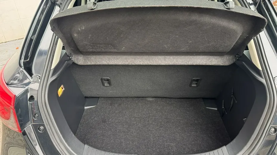 MAZDA 2 -