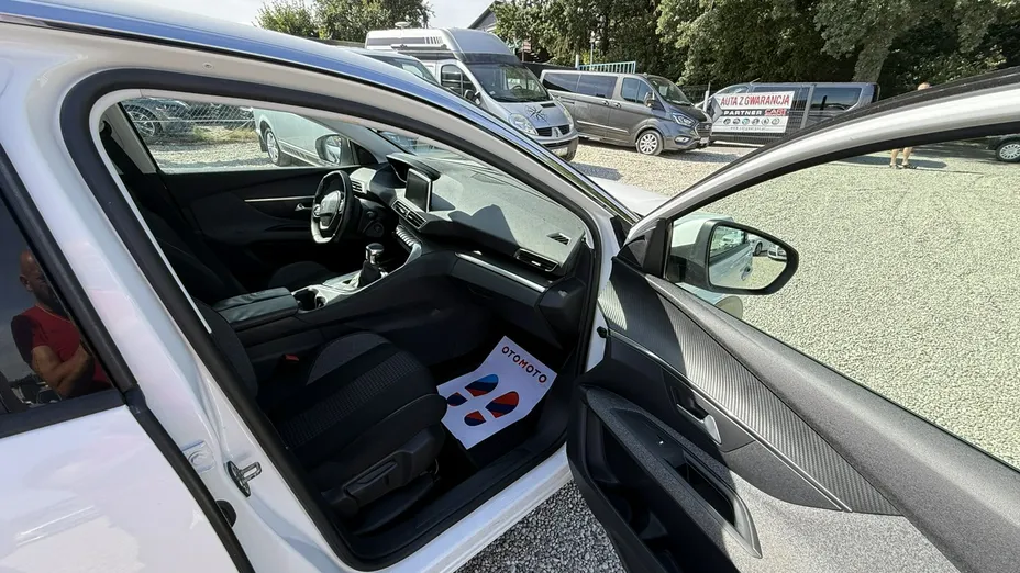 PEUGEOT 3008 -