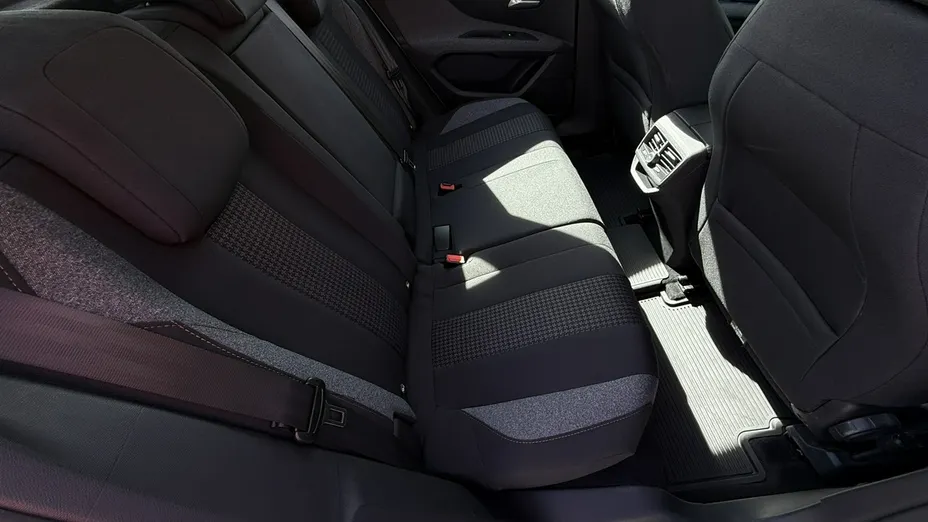 PEUGEOT 3008 -