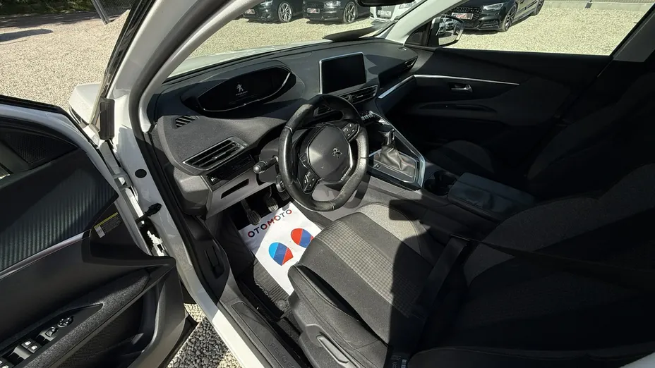 PEUGEOT 3008 -