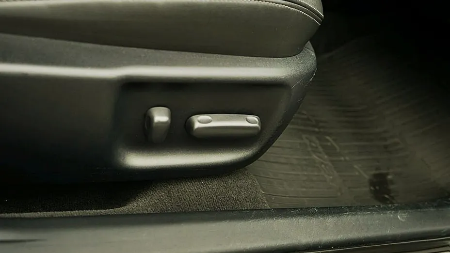TOYOTA Avensis -