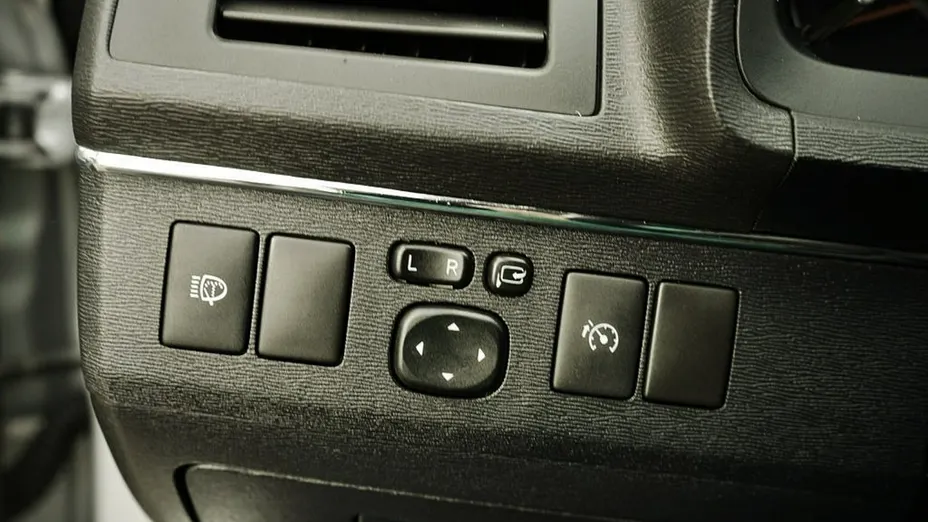 TOYOTA Avensis -