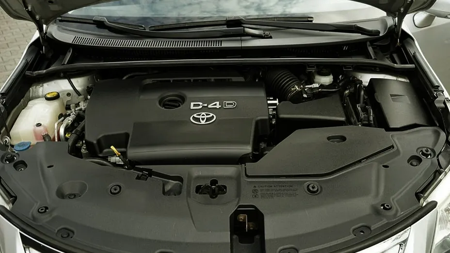 TOYOTA Avensis -