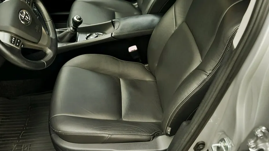 TOYOTA Avensis -