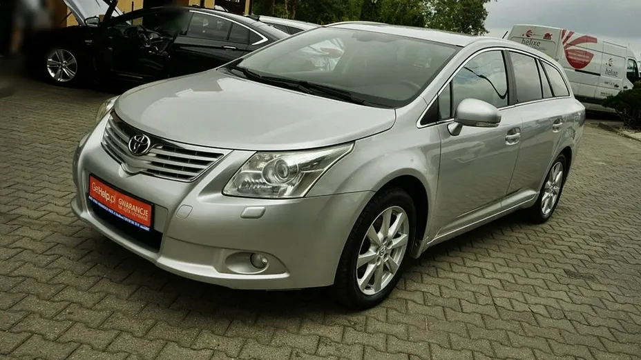 TOYOTA Avensis -