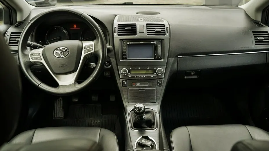 TOYOTA Avensis -