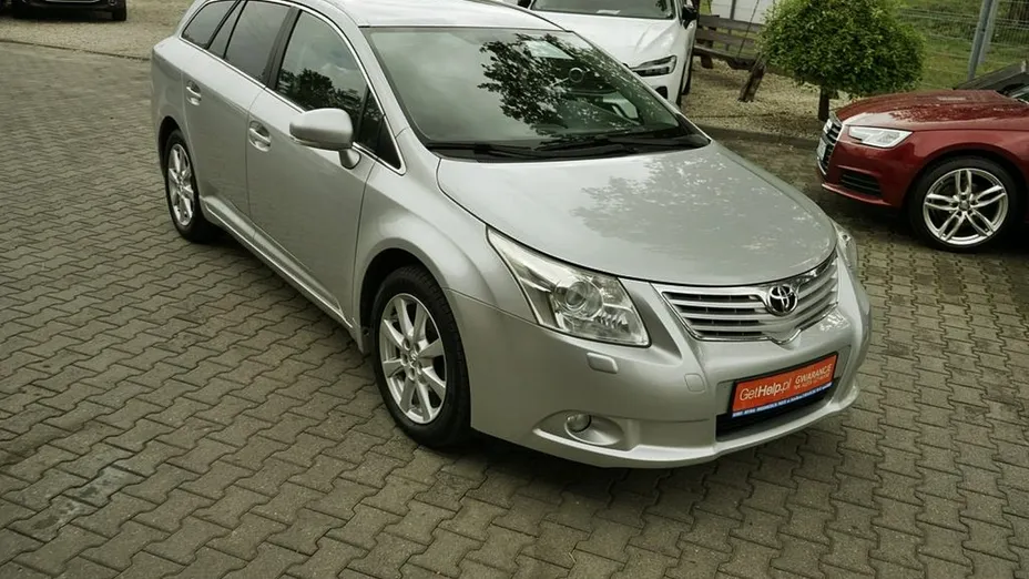 TOYOTA Avensis -