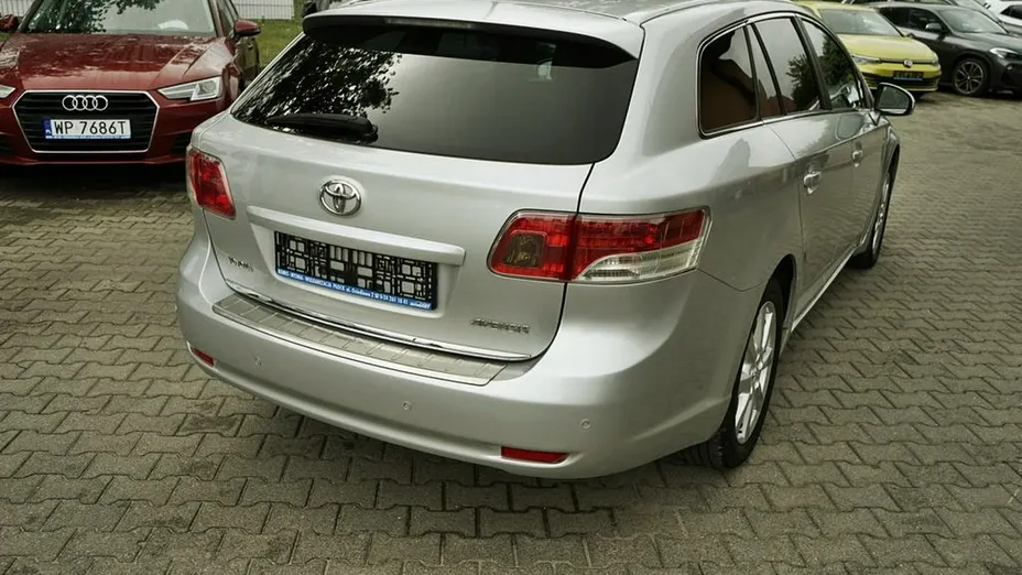TOYOTA Avensis -