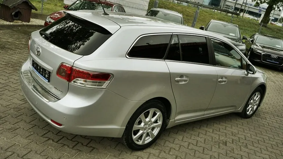 TOYOTA Avensis -