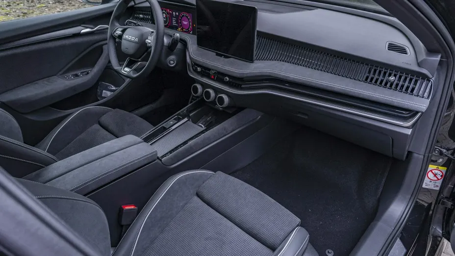 SKODA Superb -