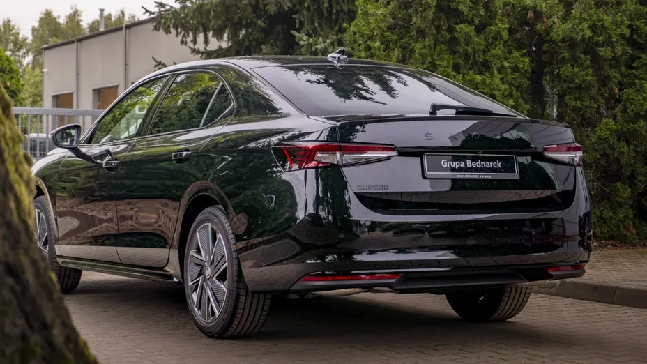 SKODA Superb -