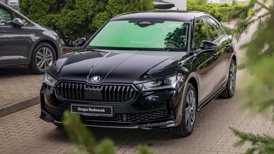 SKODA Superb -