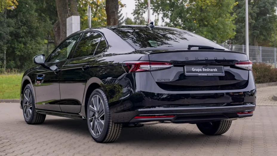 SKODA Superb -