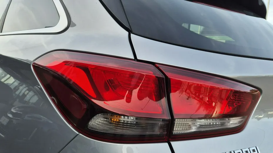 HYUNDAI i30 -