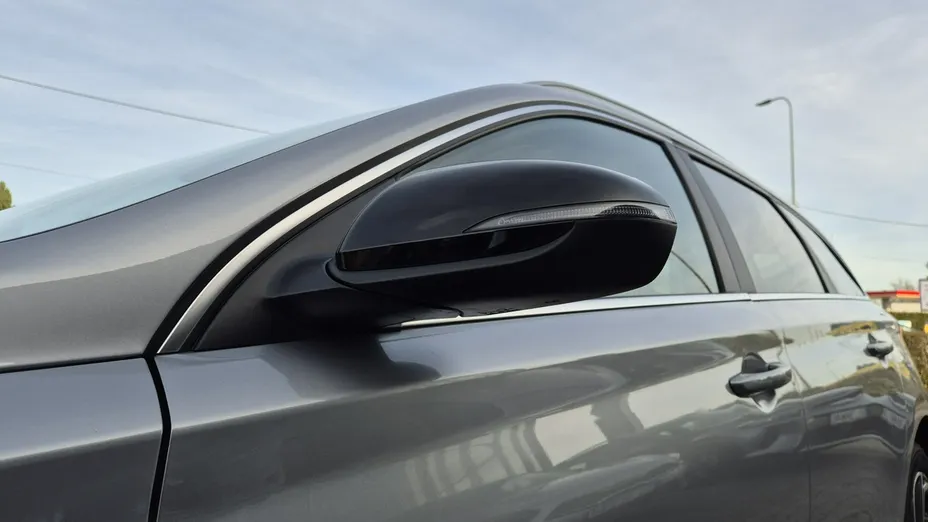 HYUNDAI i30 -