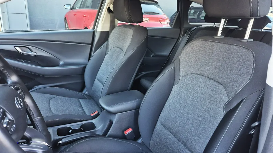 HYUNDAI i30 -