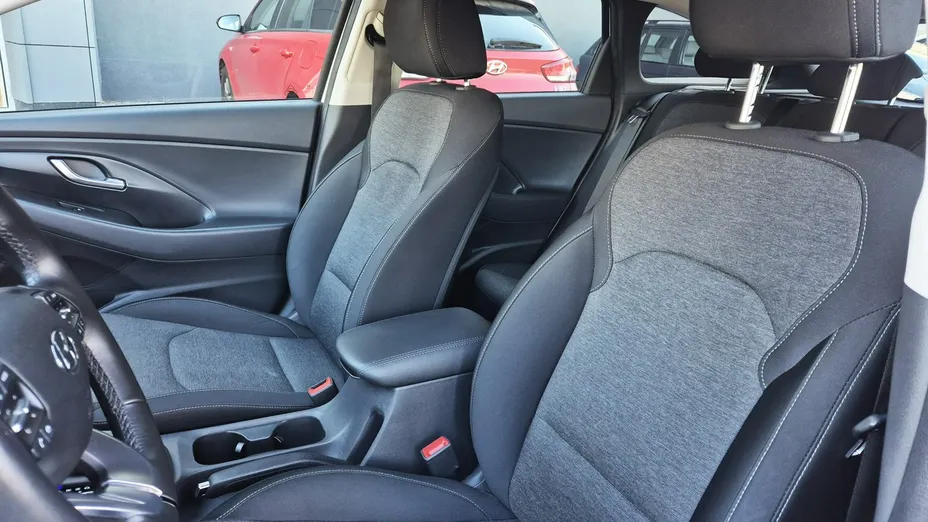 HYUNDAI i30 -
