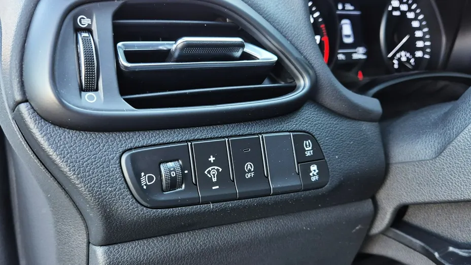 HYUNDAI i30 -