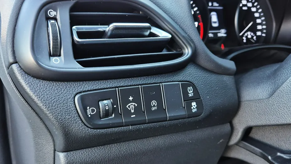HYUNDAI i30 -