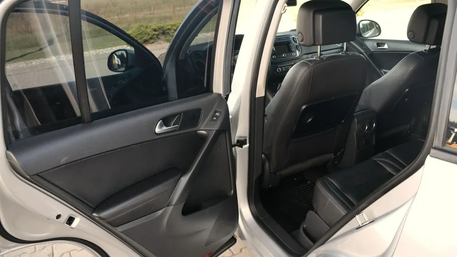 VOLKSWAGEN Tiguan -