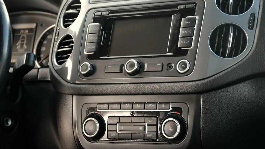 VOLKSWAGEN Tiguan -