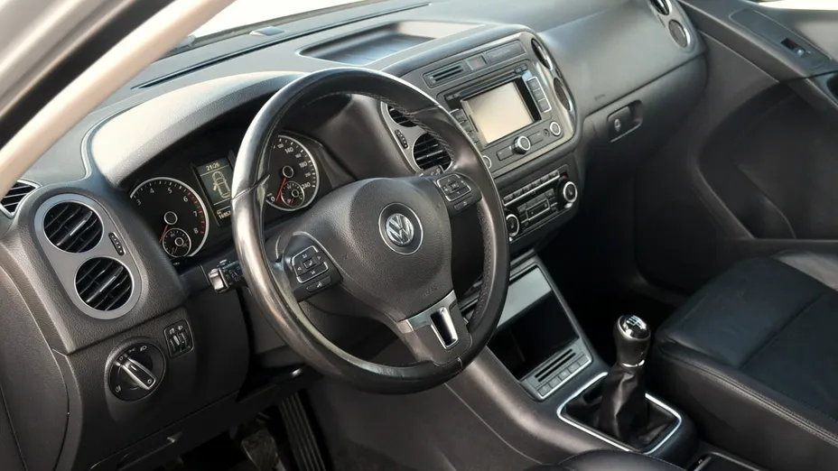 VOLKSWAGEN Tiguan -