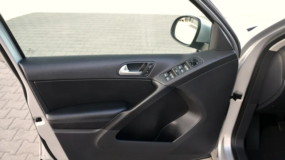 VOLKSWAGEN Tiguan -