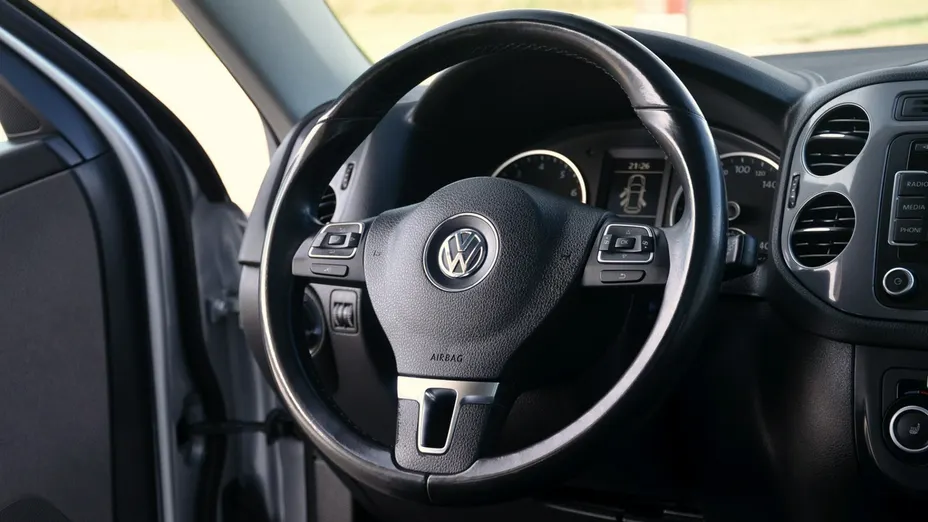 VOLKSWAGEN Tiguan -