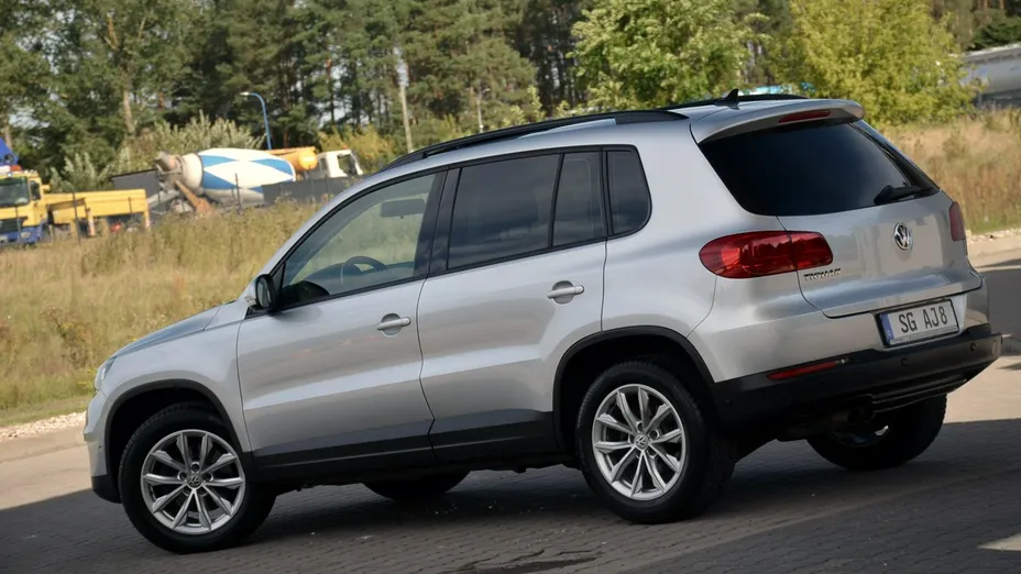 VOLKSWAGEN Tiguan -
